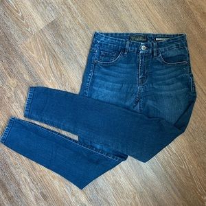 ☆Guess Skinny Jeans, Medium Wash